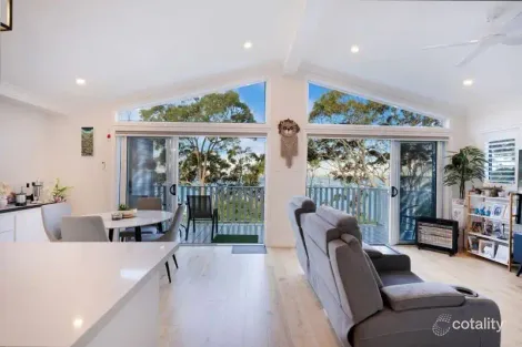 9/2 Macleay Dr, Halekulani, NSW 2262