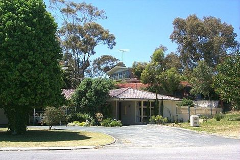 18b Arundale Cres, Wembley Downs, WA 6019