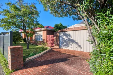 11 Edward Freeth Dr, Endeavour Hills, VIC 3802