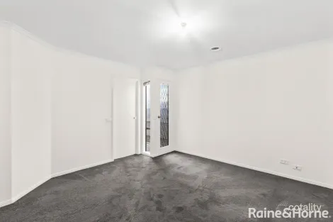 Property photo of 18 Lachlan Crescent Roxburgh Park VIC 3064