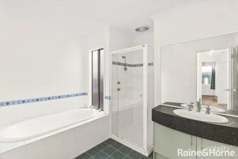 Property photo of 18 Lachlan Crescent Roxburgh Park VIC 3064