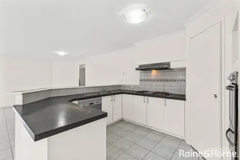 Property photo of 18 Lachlan Crescent Roxburgh Park VIC 3064