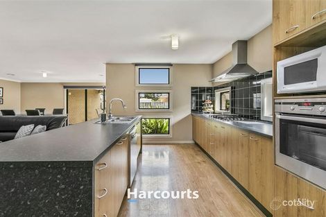 Property photo of 7 Tusmore Grove Cranbourne North VIC 3977