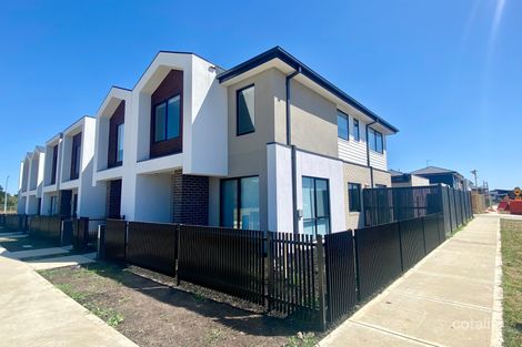 Property photo of 19 Pottersfield Walk Officer VIC 3809