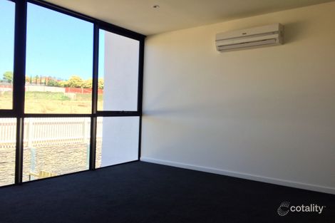 Property photo of 21 Bardaster Boulevard Chirnside Park VIC 3116