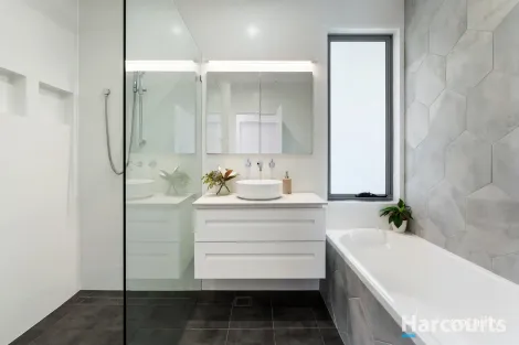 Property photo of 29 Amsdale Avenue Macquarie Hills NSW 2285