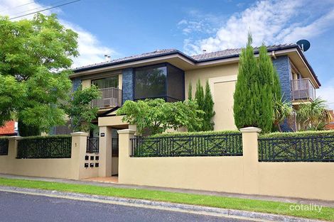 1/1 Collins St, Essendon, VIC 3040