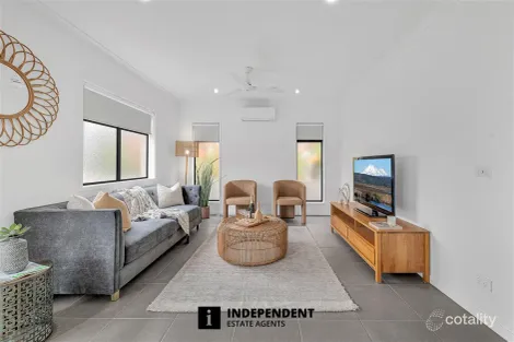 Property photo of 10 Merlot Way Clyde North VIC 3978