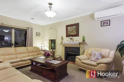 Property photo of 5 Moroka Green Pakenham VIC 3810