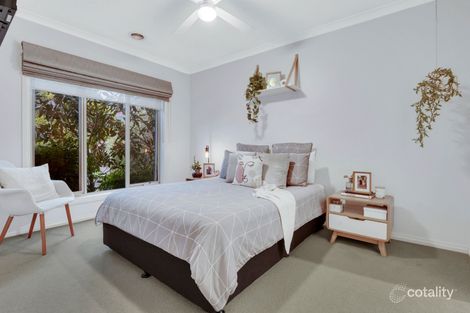 Property photo of 4 Bowral Loop Craigieburn VIC 3064