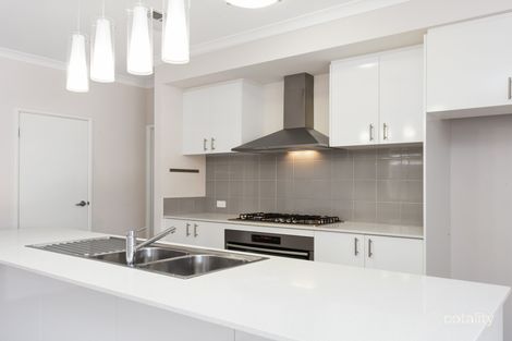 Property photo of 27 Clementine Boulevard Treeby WA 6164