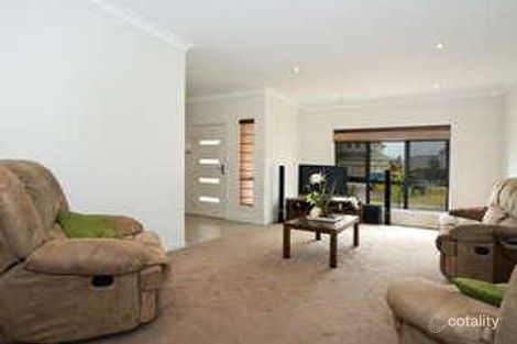 Property photo of 16 Hillview Crescent Little Mountain QLD 4551