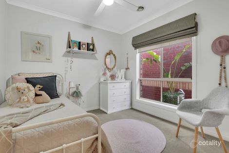 Property photo of 4 Bowral Loop Craigieburn VIC 3064