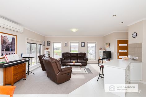 Property photo of 17 Weight Close Horsham VIC 3400