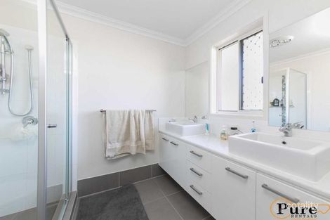Property photo of 3 Gidran Close Durack QLD 4077