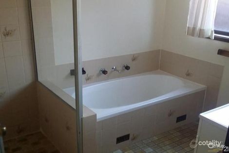 Property photo of 6 Loxton Place Bossley Park NSW 2176