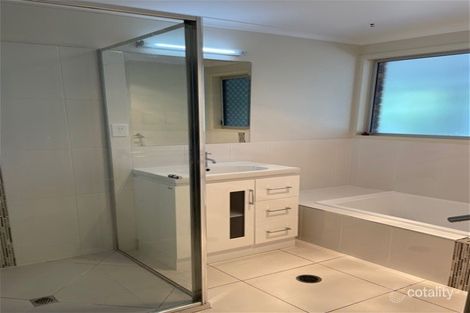 Property photo of 8 Cooran Court Boyne Island QLD 4680