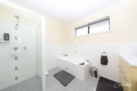 Property photo of 33 Simpson Street Tumut NSW 2720