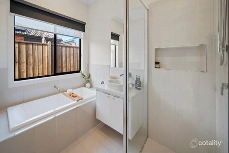 Property photo of 23 Apsley Way Thornhill Park VIC 3335