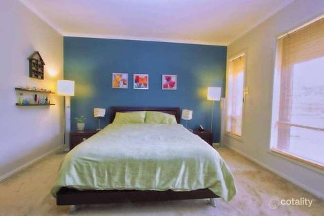 Property photo of 8 Silverdale Walk Cairnlea VIC 3023