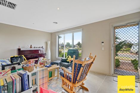 Property photo of 15 Cutleaf Crescent Tarneit VIC 3029