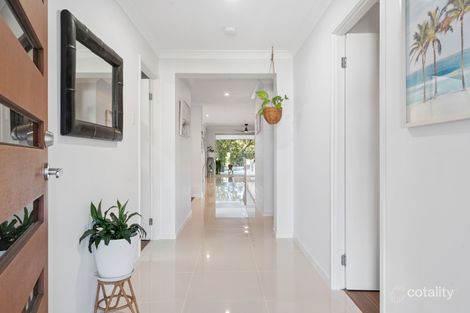 Property photo of 16 Waterside Esplanade Helensvale QLD 4212