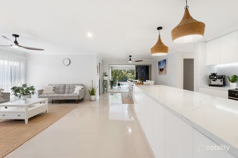 Property photo of 16 Waterside Esplanade Helensvale QLD 4212