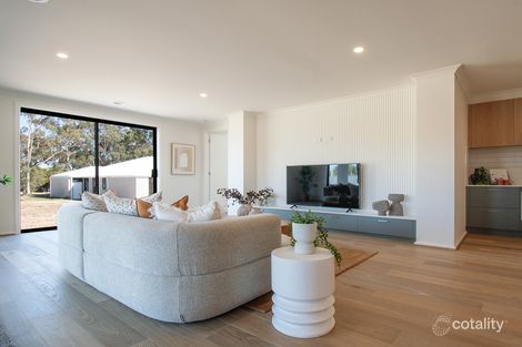 Property photo of 7 Compass Street Drouin VIC 3818