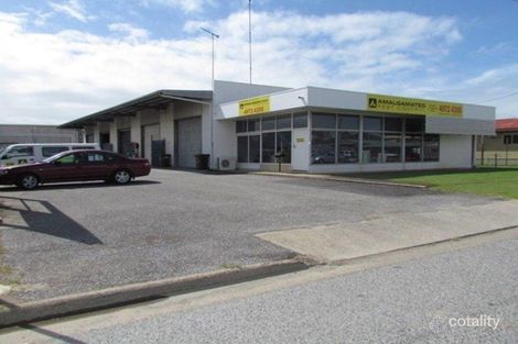 8 Crow St, Gladstone Central, QLD 4680