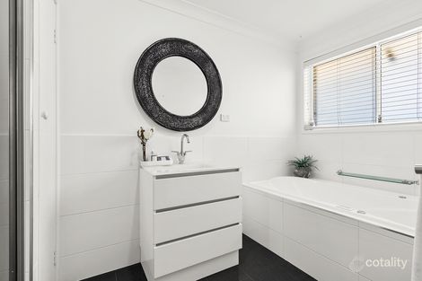 Property photo of 16 Kiarama Avenue Kiama Downs NSW 2533