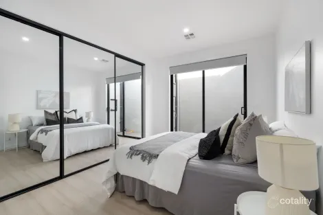 Property photo of 10 Larea Street Mickleham VIC 3064