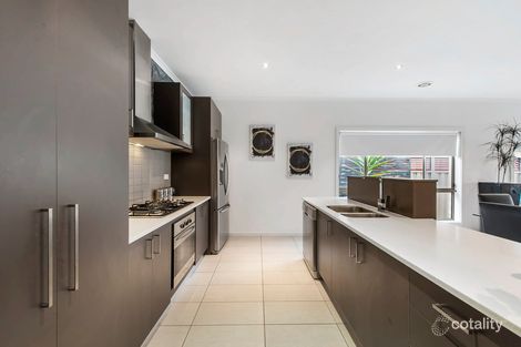 Property photo of 6 Cobaw Circuit Caroline Springs VIC 3023