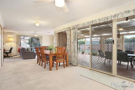 Property photo of 4 Filbert Court Cranbourne North VIC 3977