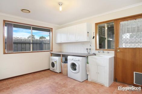 Property photo of 4 Filbert Court Cranbourne North VIC 3977