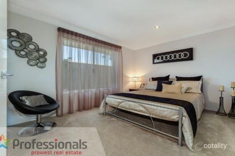 Property photo of 8 Highland Rise Piara Waters WA 6112