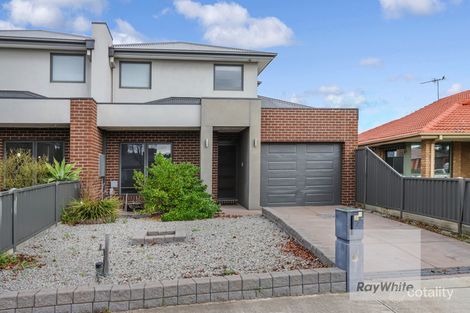 2/7 Bradford Cl, Gladstone Park, VIC 3043