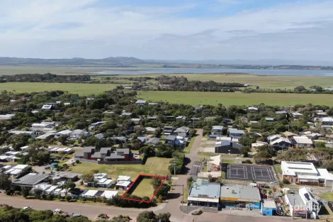 Property photo of 1 Surfers Walk Sandy Point VIC 3959