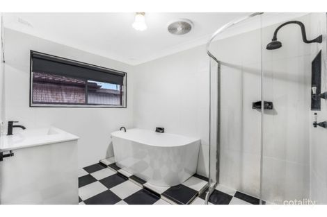Property photo of 7 Scarborough Close Lurnea NSW 2170