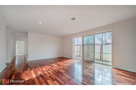 Property photo of 9 Eldergreen Circuit Craigieburn VIC 3064