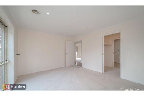 Property photo of 9 Eldergreen Circuit Craigieburn VIC 3064