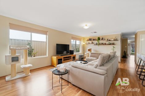 Property photo of 15 Rhoeo Outlook Sinagra WA 6065