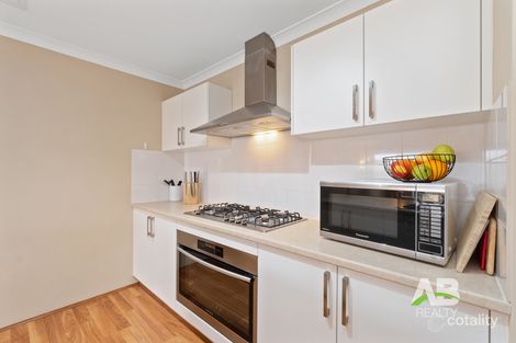 Property photo of 15 Rhoeo Outlook Sinagra WA 6065
