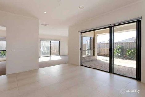 Property photo of 51 Fallingwater Drive Pakenham VIC 3810