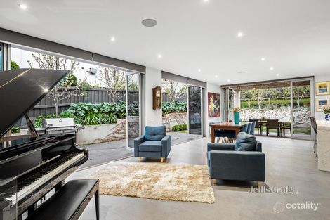 Property photo of 8 Macalister Boulevard Yallambie VIC 3085