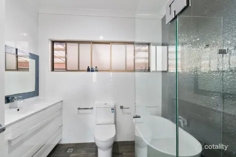 Property photo of 37 Farmborough Road Unanderra NSW 2526