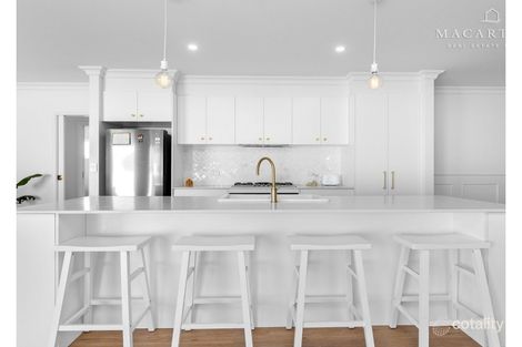 Property photo of 68 Jumbuck Drive Gobbagombalin NSW 2650