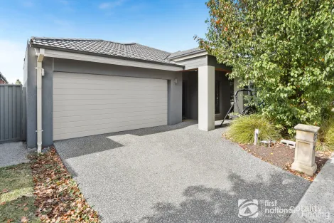 Property photo of 5 McFarlan Way Cranbourne East VIC 3977