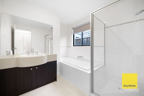 Property photo of 76 Edgevale Way Tarneit VIC 3029