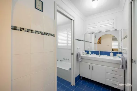 Property photo of 33 Belltrees Close Glen Alpine NSW 2560