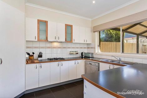 Property photo of 2 Kirren Close Cranbourne VIC 3977